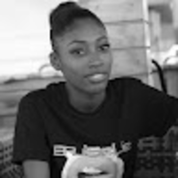 Meet your Posher, Iselie - Picture 1 of 1